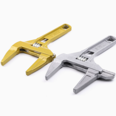 Raskaaseen käyttöön valmistettu alumiiniseoksesta valmistettu jakoavain isolla leualla ja lyhyellä kahvalla